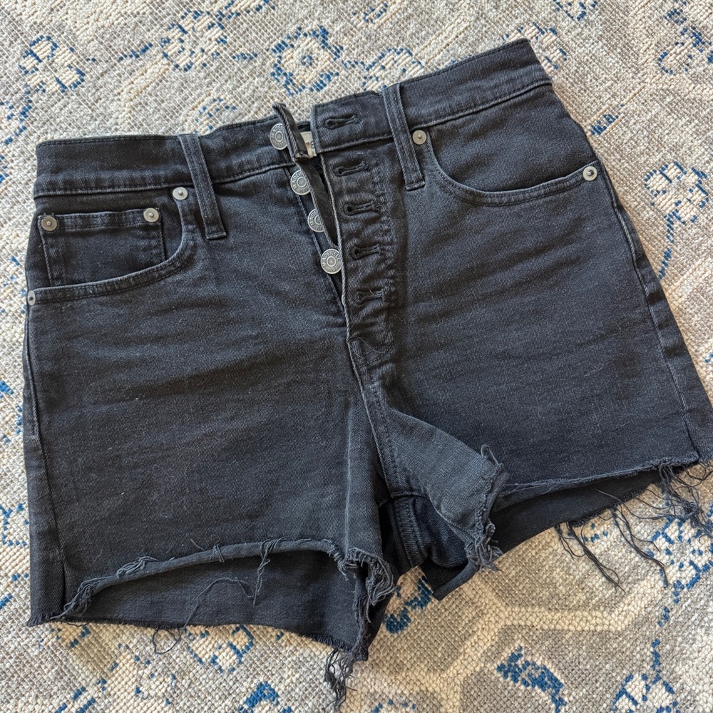Madewell washed out black button up Jean shorts size 25
